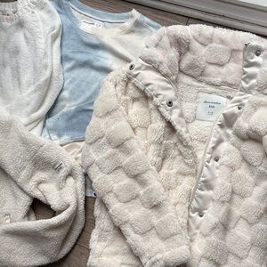 4 Abercrombie Kids Cream Textured Puffer Jacket and tops